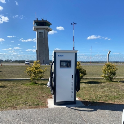 Station de recharge publique extérieure pour véhicules électriques avec interface CCS type 2 CHAdeMO