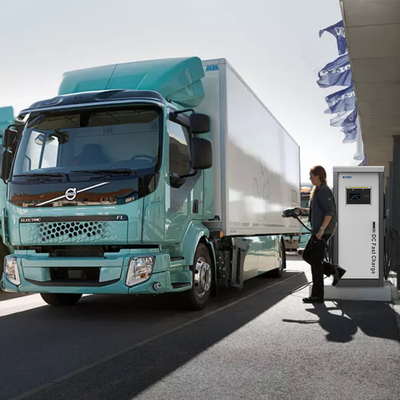 Station de recharge de véhicules électriques de type CCS 1 adaptée à la tension d'entrée AC triphasée 380V±20%