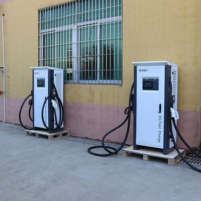 Station de recharge rapide de voiture électrique de 3 phases de 120 kW Chademo CCS1 CCS Type 2 Chargeur de véhicule électrique à courant continu rapide